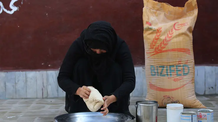 Women in the participating households preparing and consuming bread made from Zincol-2016 flour 