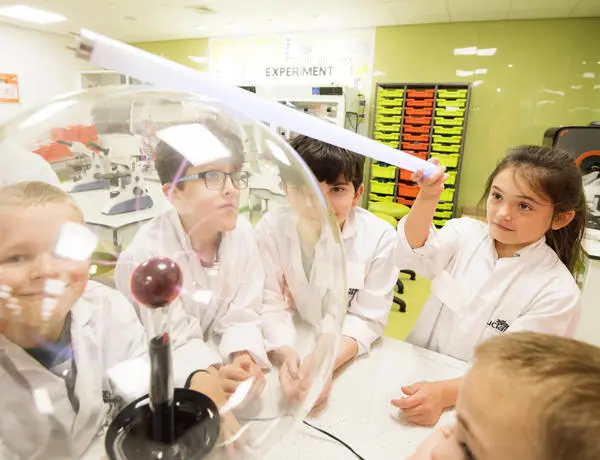 Children doing science at the UCLan Young Scientist Centre