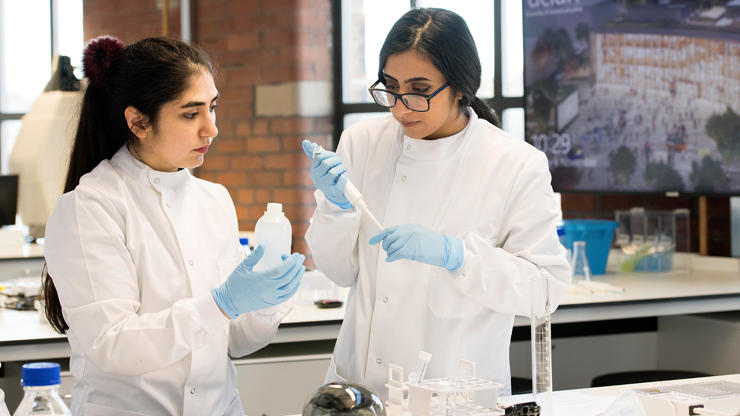 Students in wet laboratory facilities in Victoria Mill