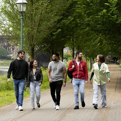 students walking in avenham park