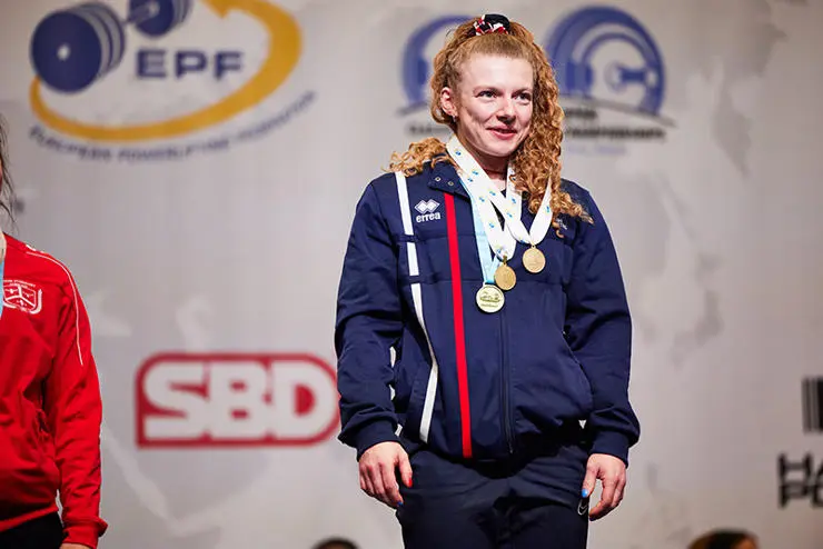 Bobbie Butters lifting at the European Powerlifting Championships