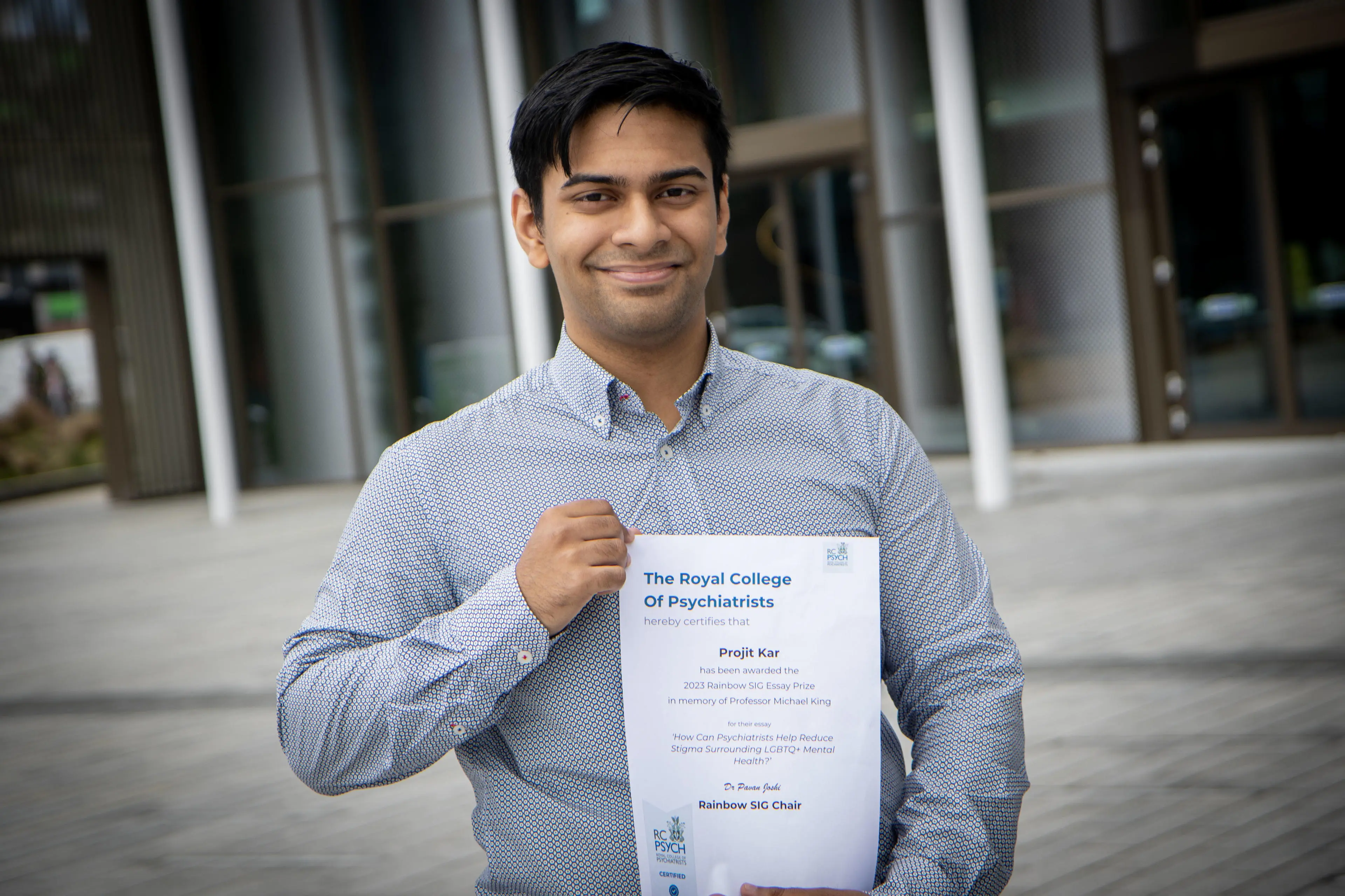 Student Projit Kar with a certificate