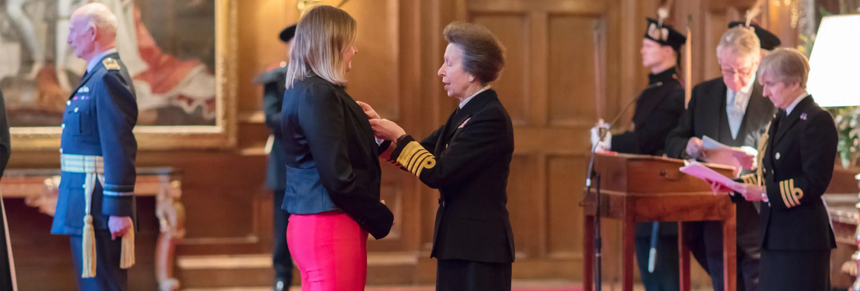 Dr Heather Bacon OBE receiving her award from the Princess Royal