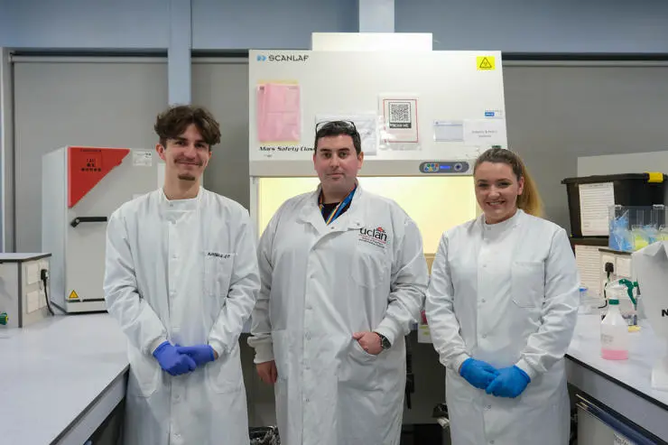 Nathan Parks, Dr Stéphane Berneau, Lecturer in Physiology and Pharmacology, and Monica Smithies